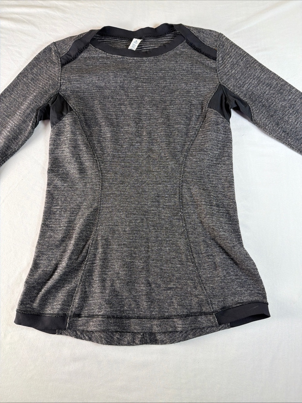 Lululemon Women's Gray Athletic Long-Sleeve Performance Top